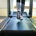 Kreatyna i jej wpływ na zmniejszenie ryzyka kontuzji podczas intensywnych treningów siłowych.